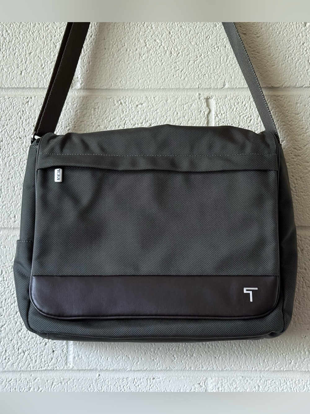 Tumi Messenger Tech Bag Ballistic Nylon Leather Trim Green Unisex NWT
